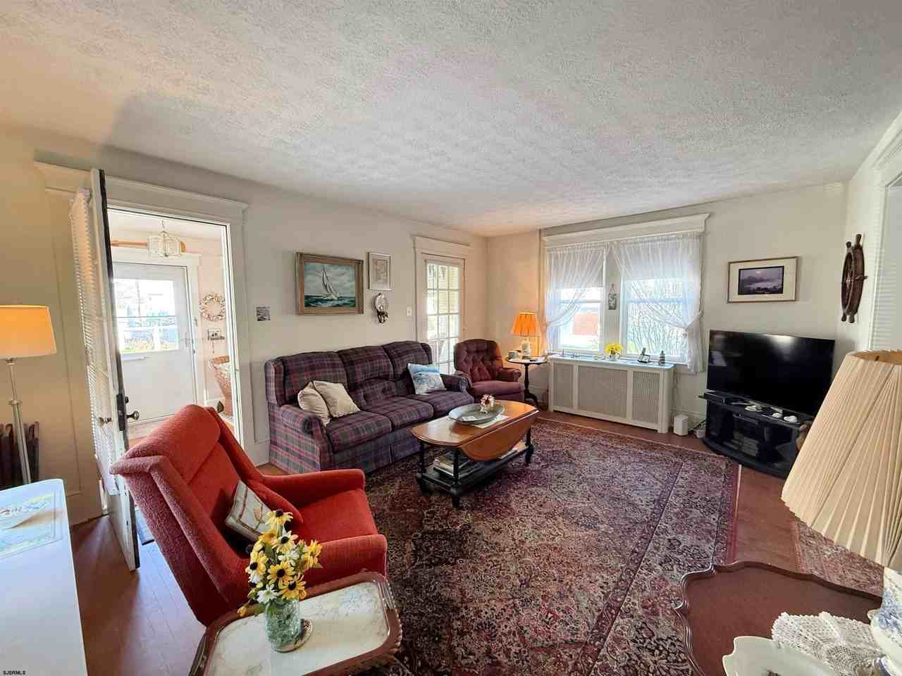 135 N Avolyn Ave - Photo 5 of 18