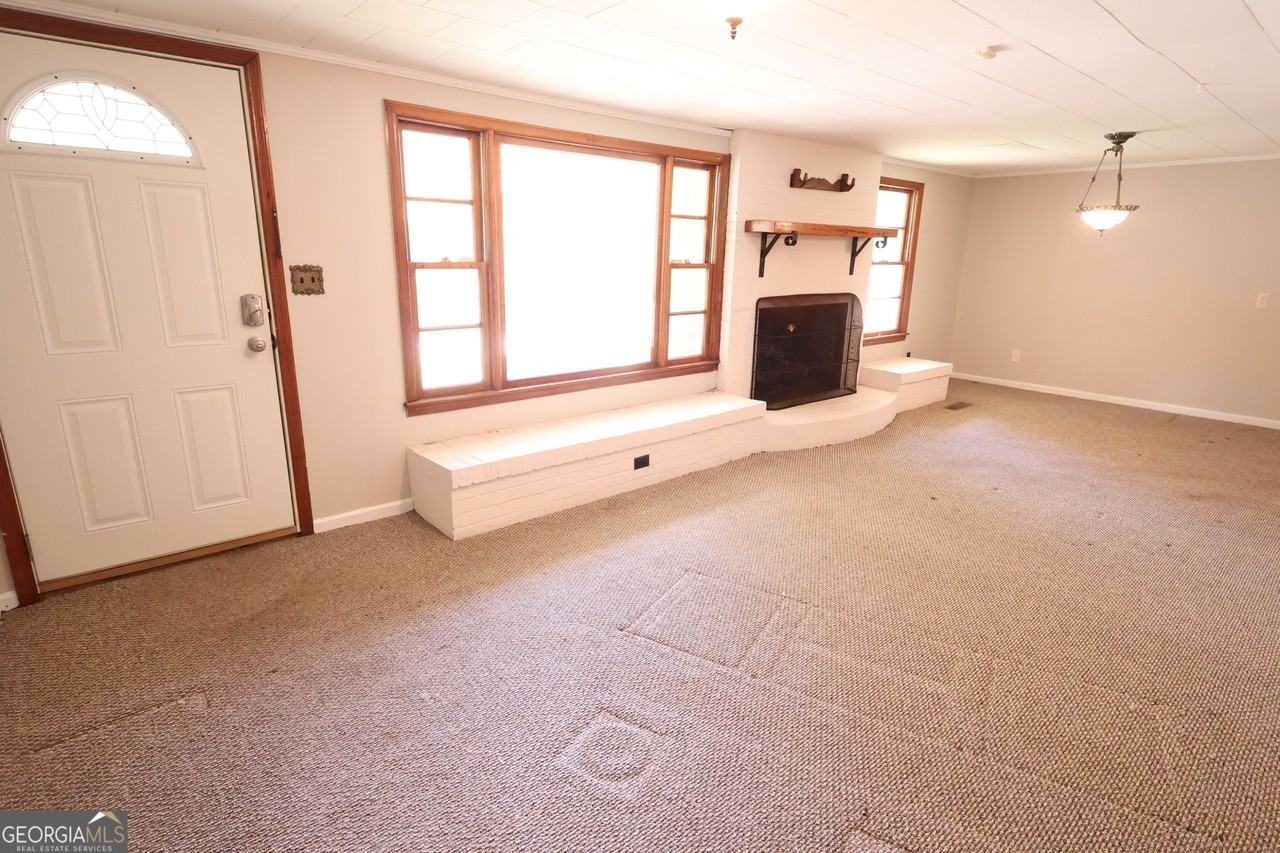 140 Bell Ave Se - Photo 2 of 33