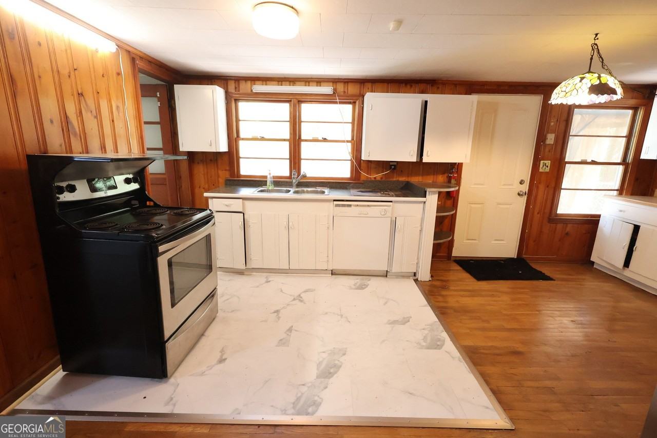 140 Bell Ave Se - Photo 4 of 33