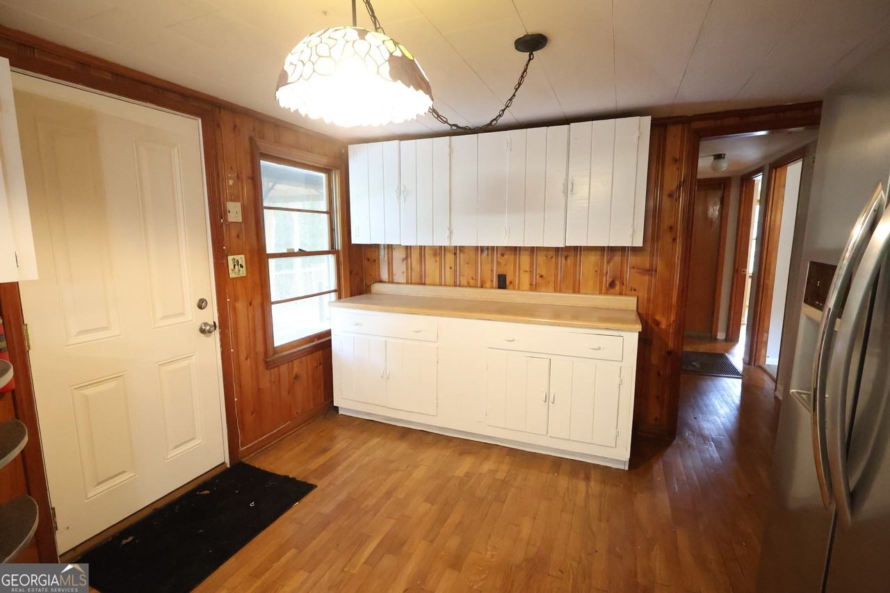 140 Bell Ave Se - Photo 7 of 33