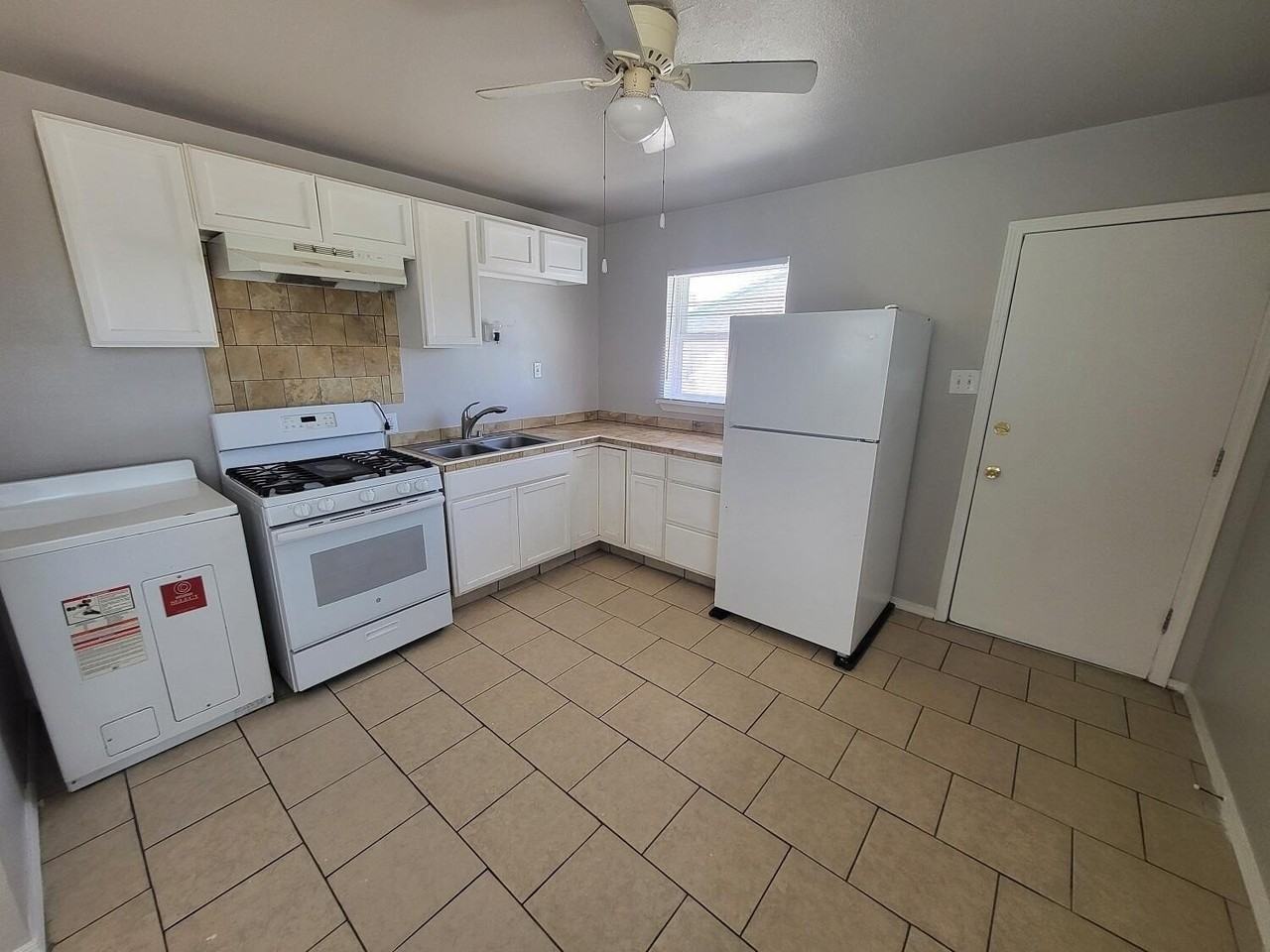 3707 Fillmore Ave - Photo 5 of 12