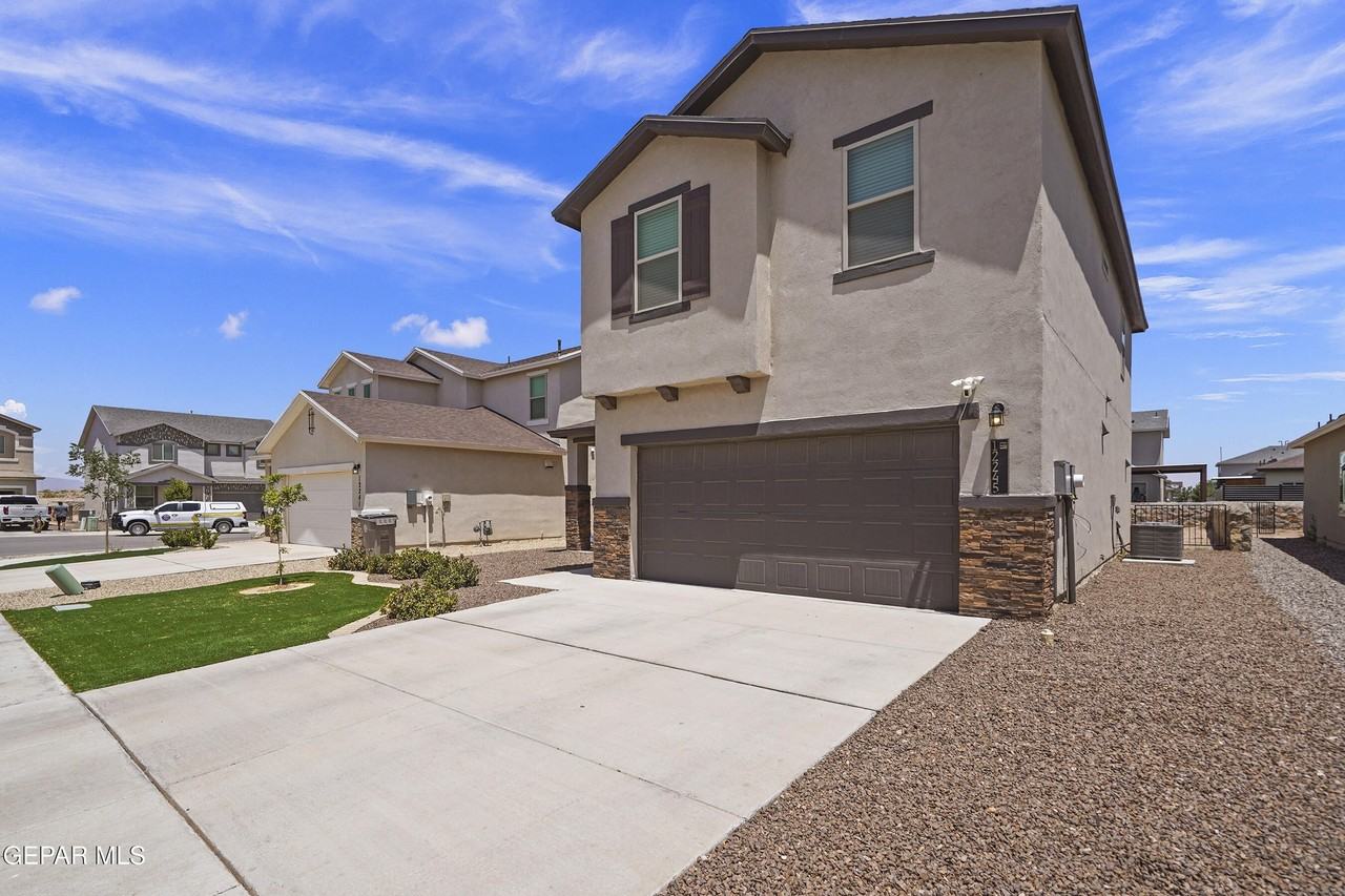 12245 Desert Pine Ave - Photo 2 of 34