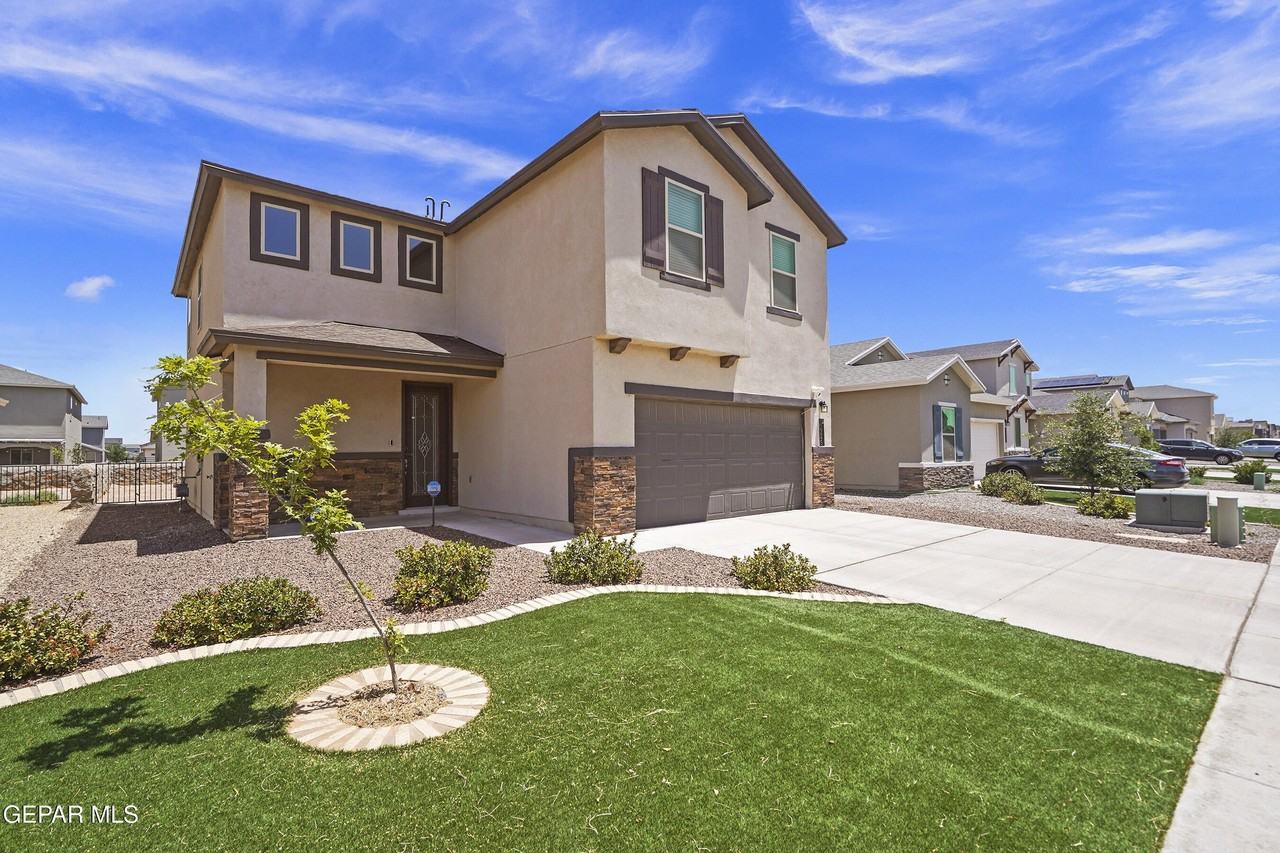 12245 Desert Pine Ave - Photo 3 of 34