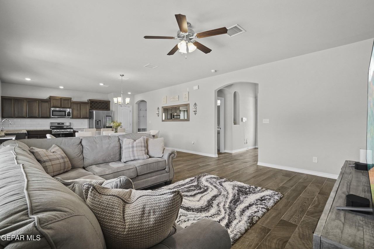 12245 Desert Pine Ave - Photo 6 of 34