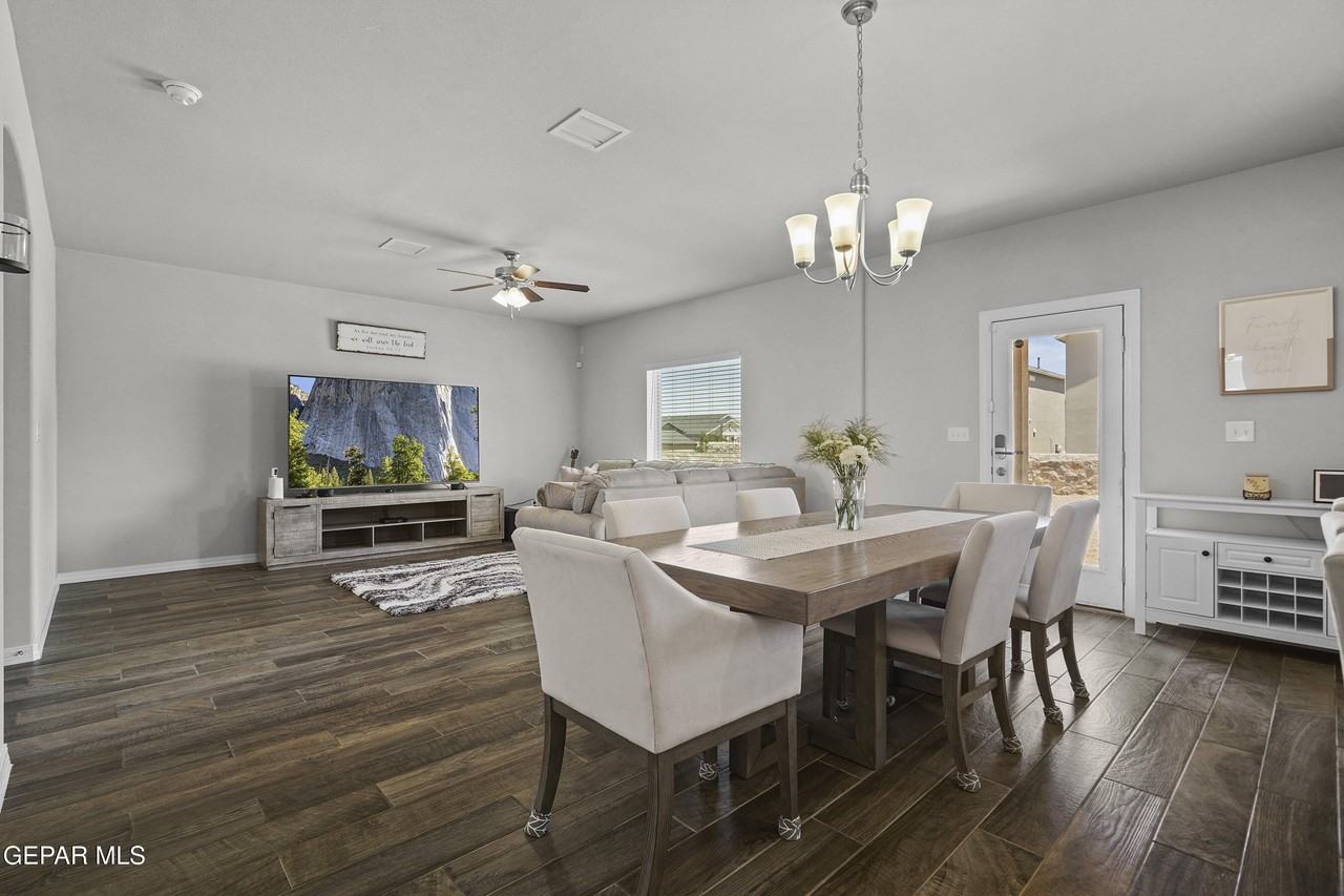 12245 Desert Pine Ave - Photo 7 of 34