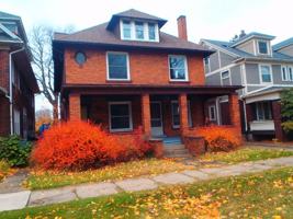 featured image of 926 926 & 928 West 6th Street