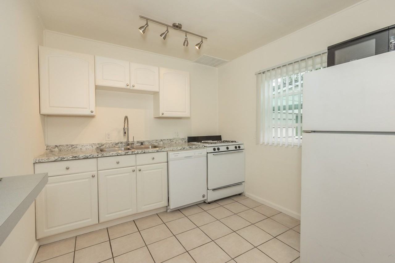1475 Hornblend St - Photo 7 of 16