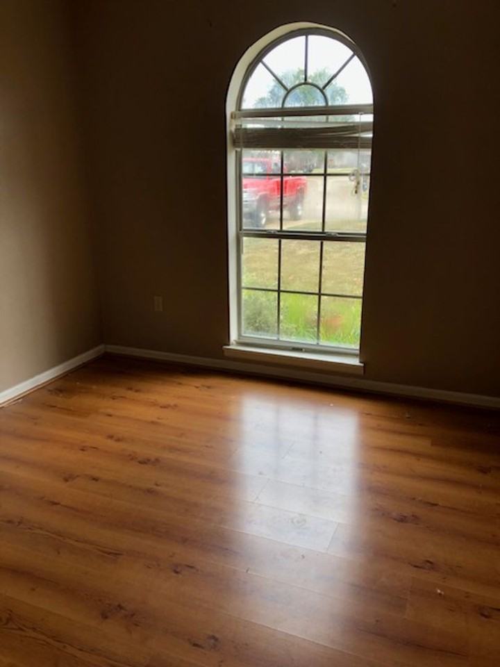 315 Village Dr - Photo 4 of 7