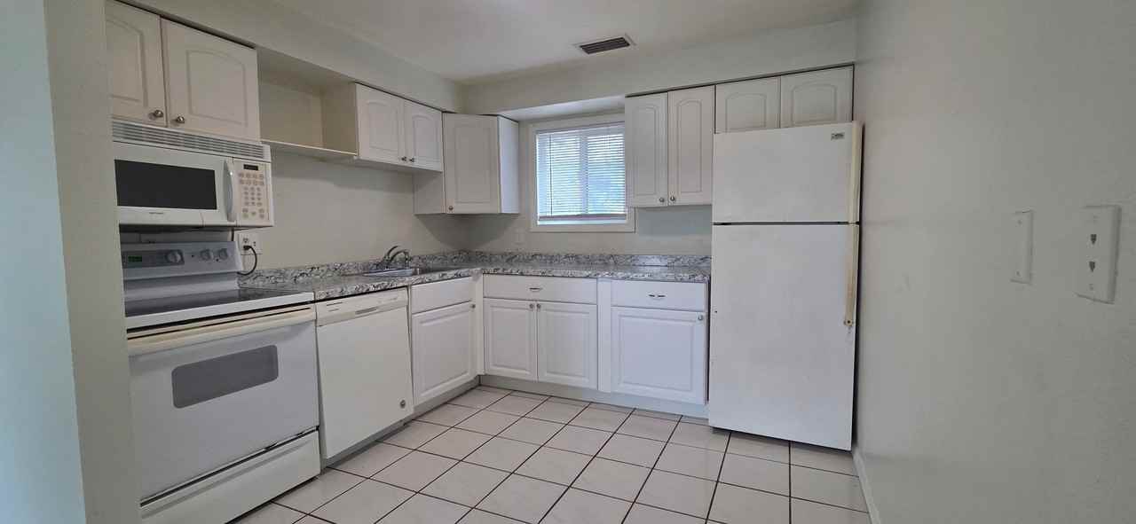528 102nd Ave N - Photo 4 of 14
