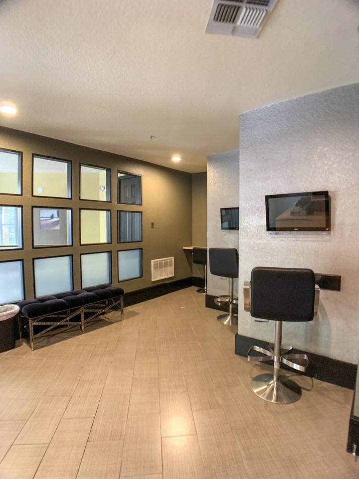 860 N Orange Ave - Photo 5 of 12
