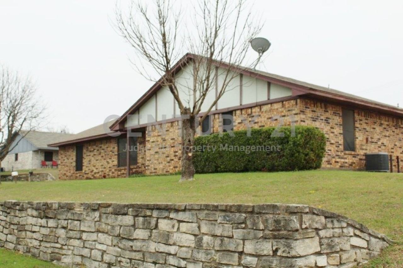 1110 Curtis Dr - Photo 2 of 11