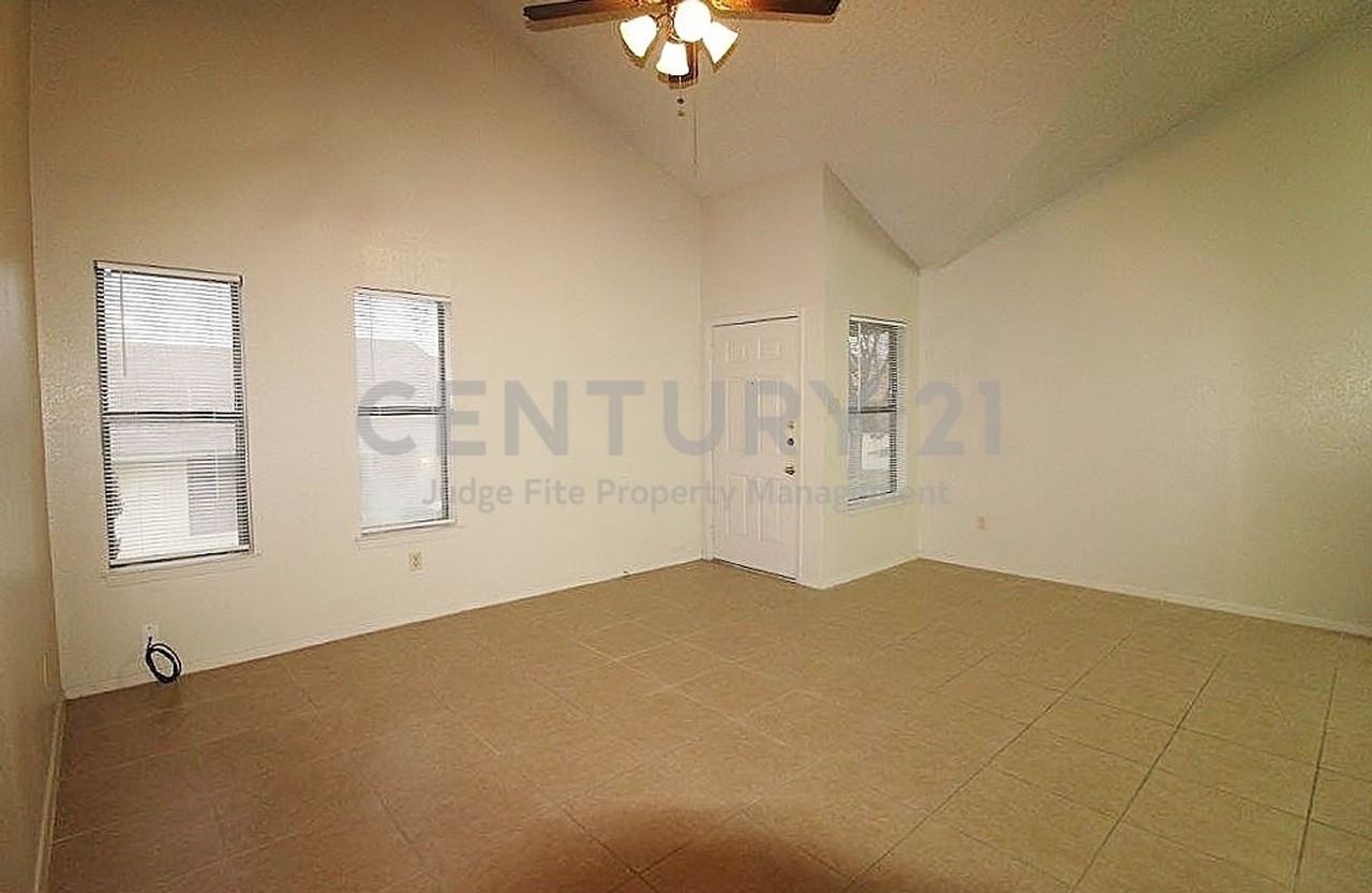 1110 Curtis Dr - Photo 4 of 11