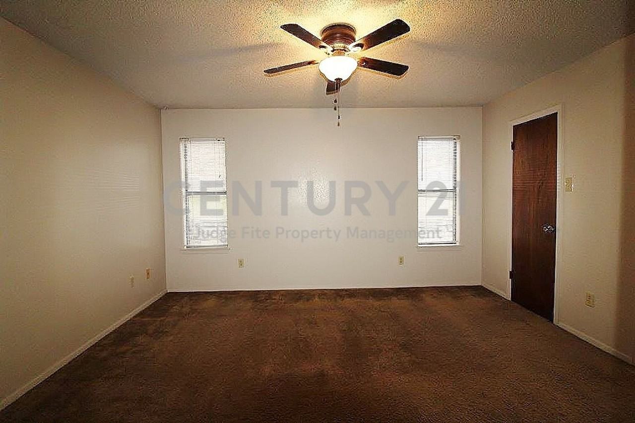 1110 Curtis Dr - Photo 6 of 11