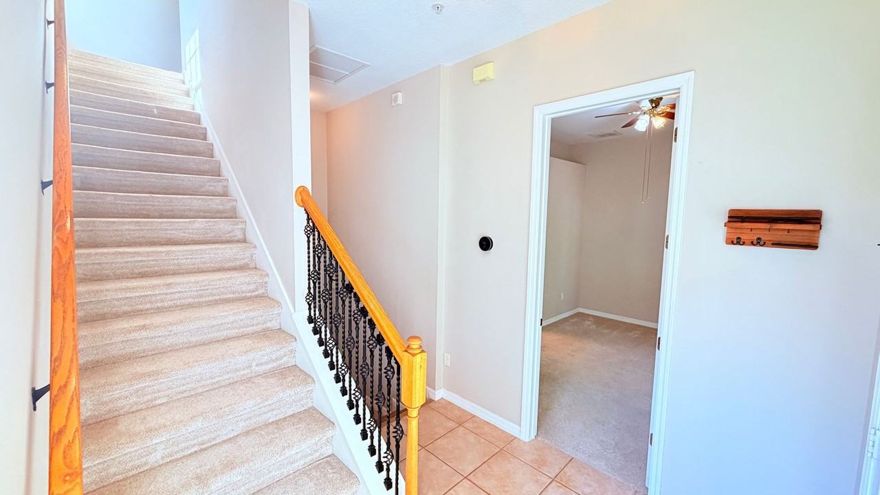 359 Lansbrook Ln - Photo 4 of 27
