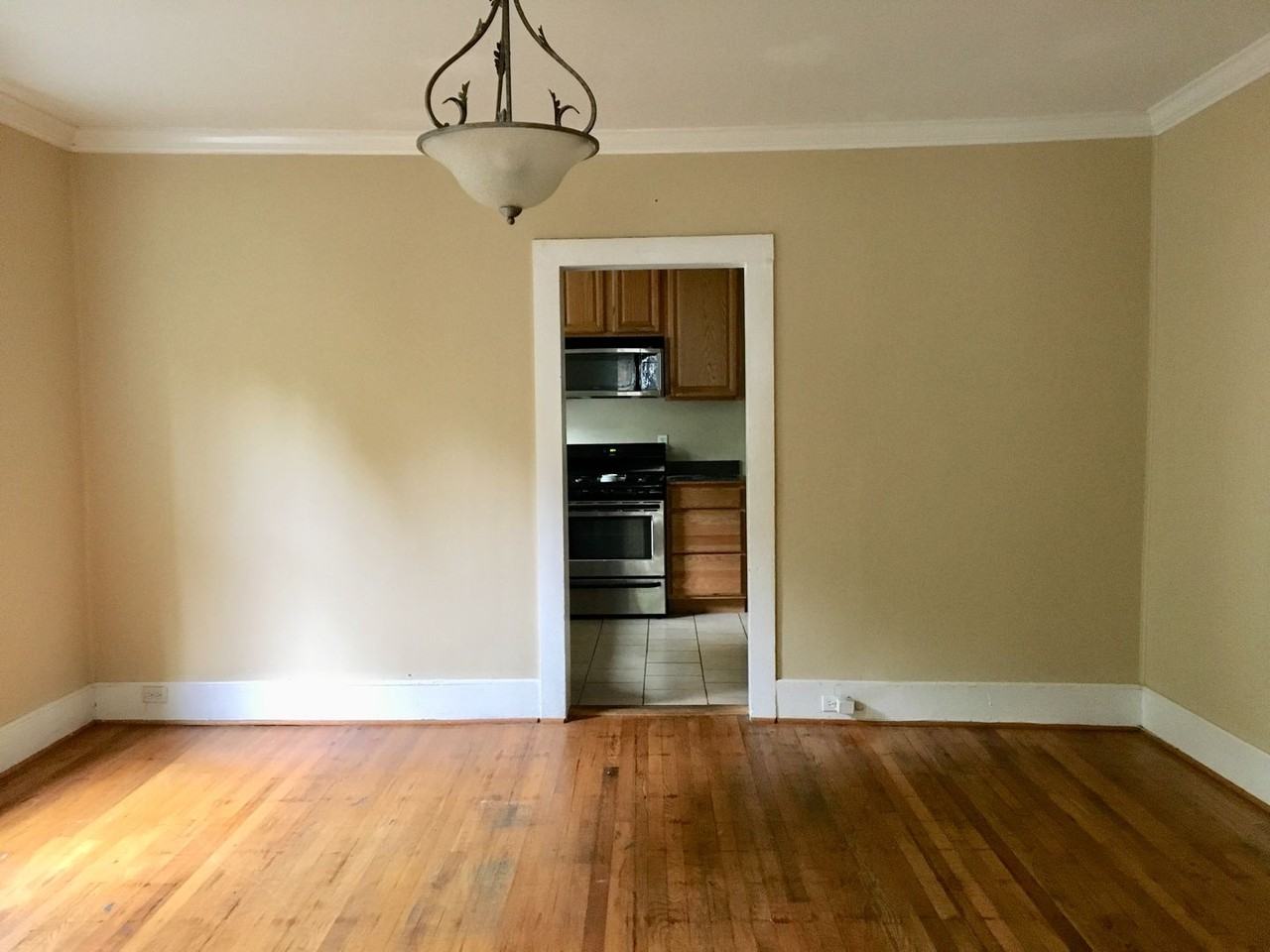 906 Beaufort St - Photo 3 of 14