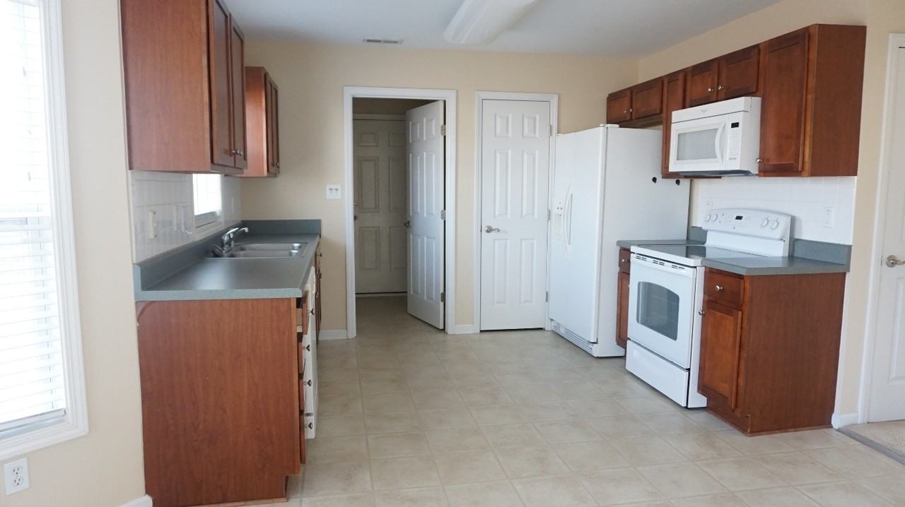 197 Bennington Dr - Photo 3 of 48