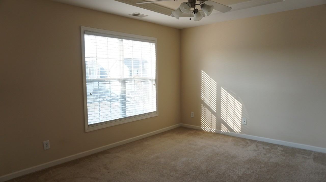 197 Bennington Dr - Photo 5 of 48