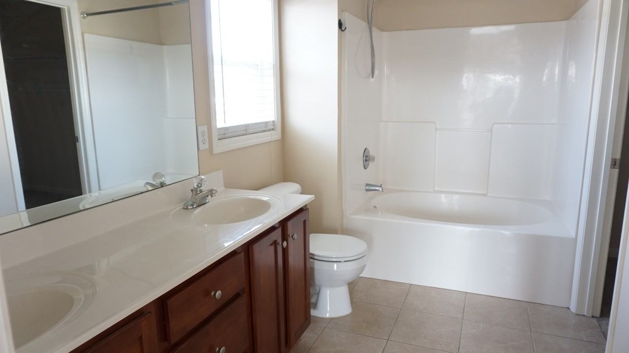 197 Bennington Dr - Photo 6 of 48
