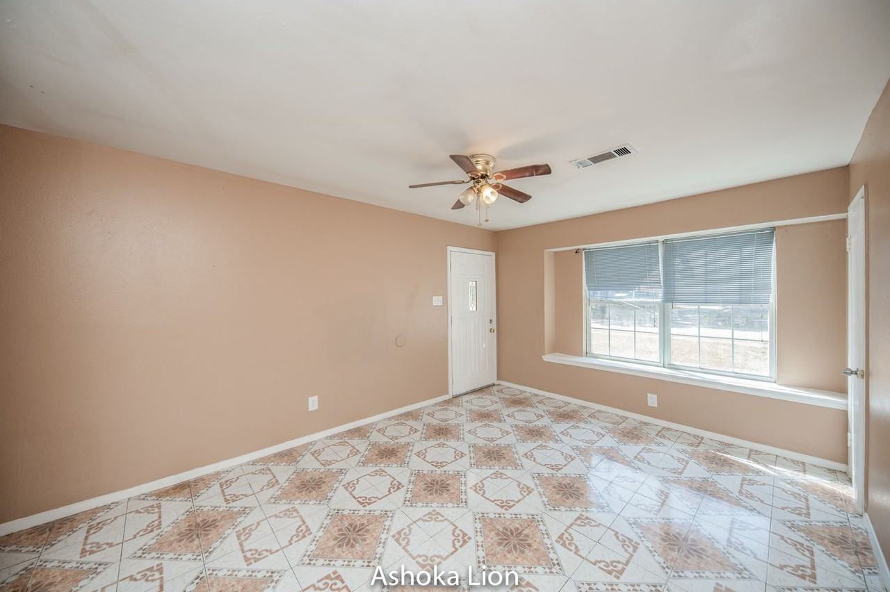 5326 Heathercrest St - Photo 7 of 31