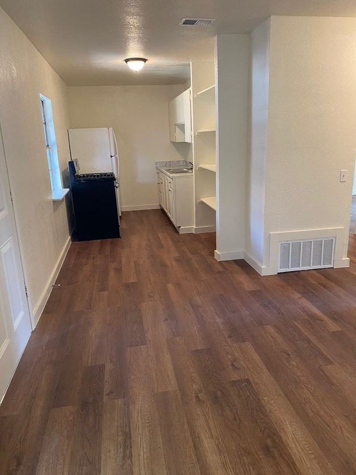5408 Little Creek St - Photo 3 of 13