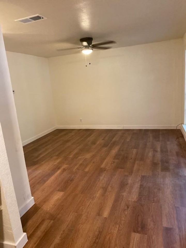 5408 Little Creek St - Photo 4 of 13