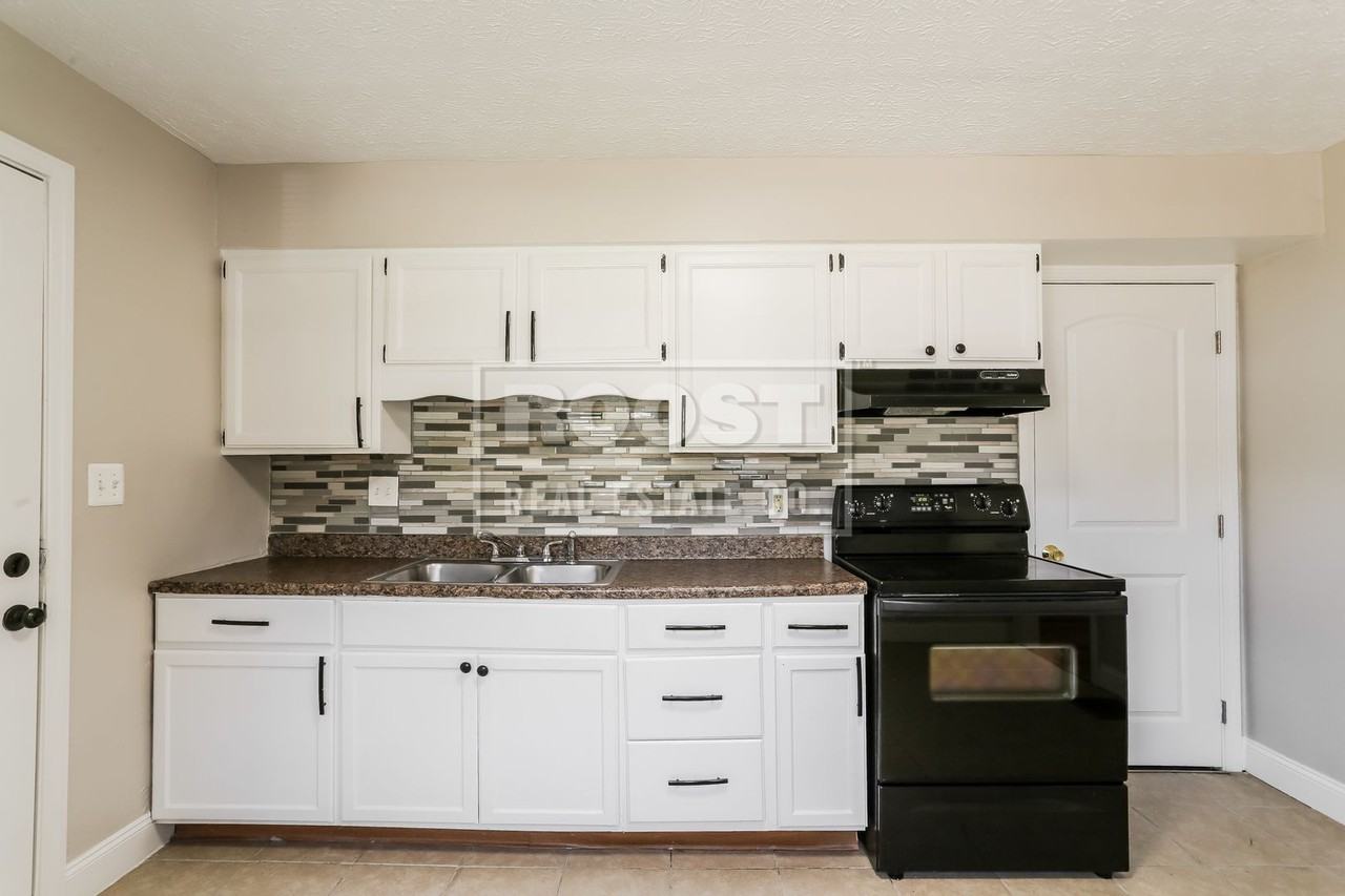 1154 Miller Ave - Photo 7 of 10