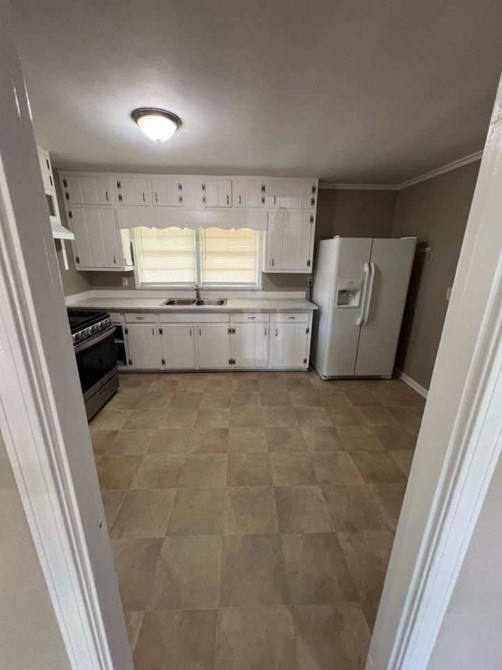1958 Prospect Rd - Photo 4 of 14