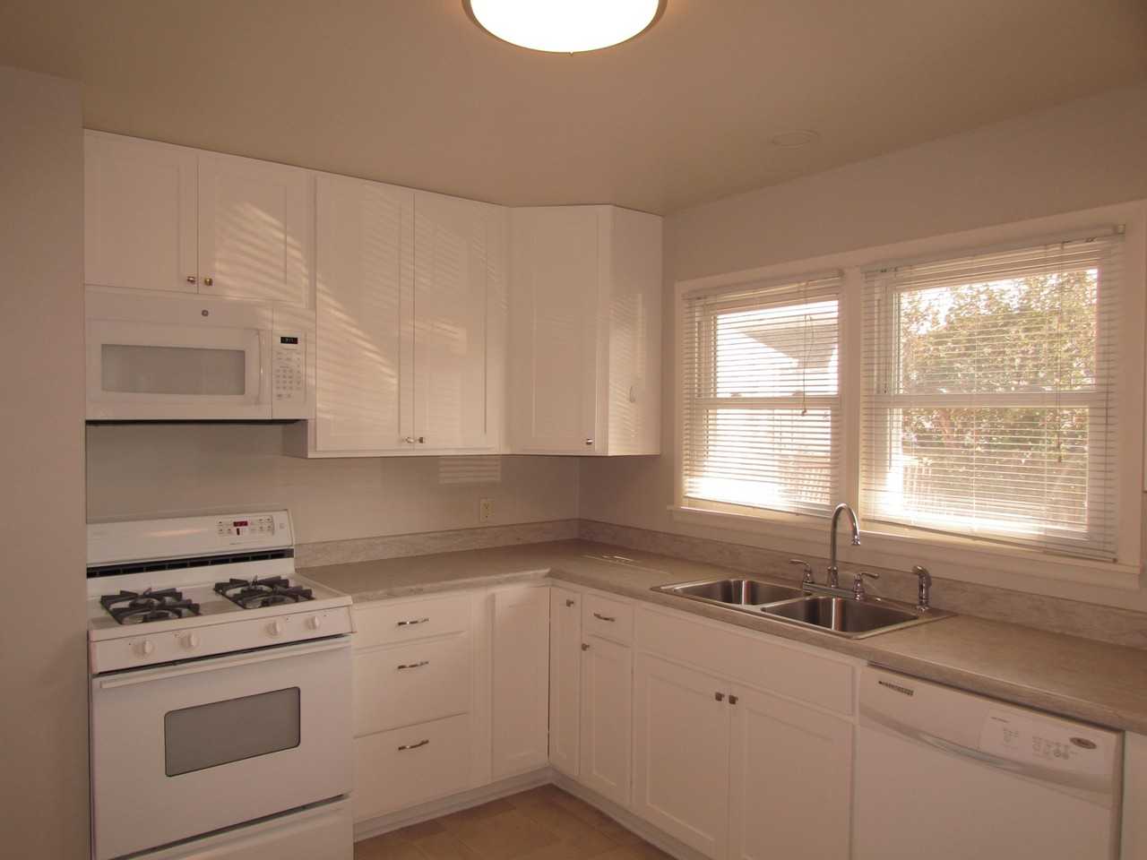 3204 Oak Ave - Photo 7 of 15