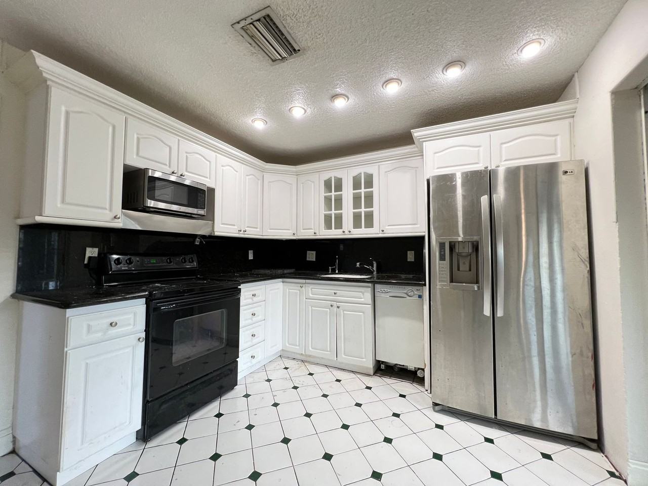 2448 Sw 42nd Ter - Photo 4 of 9