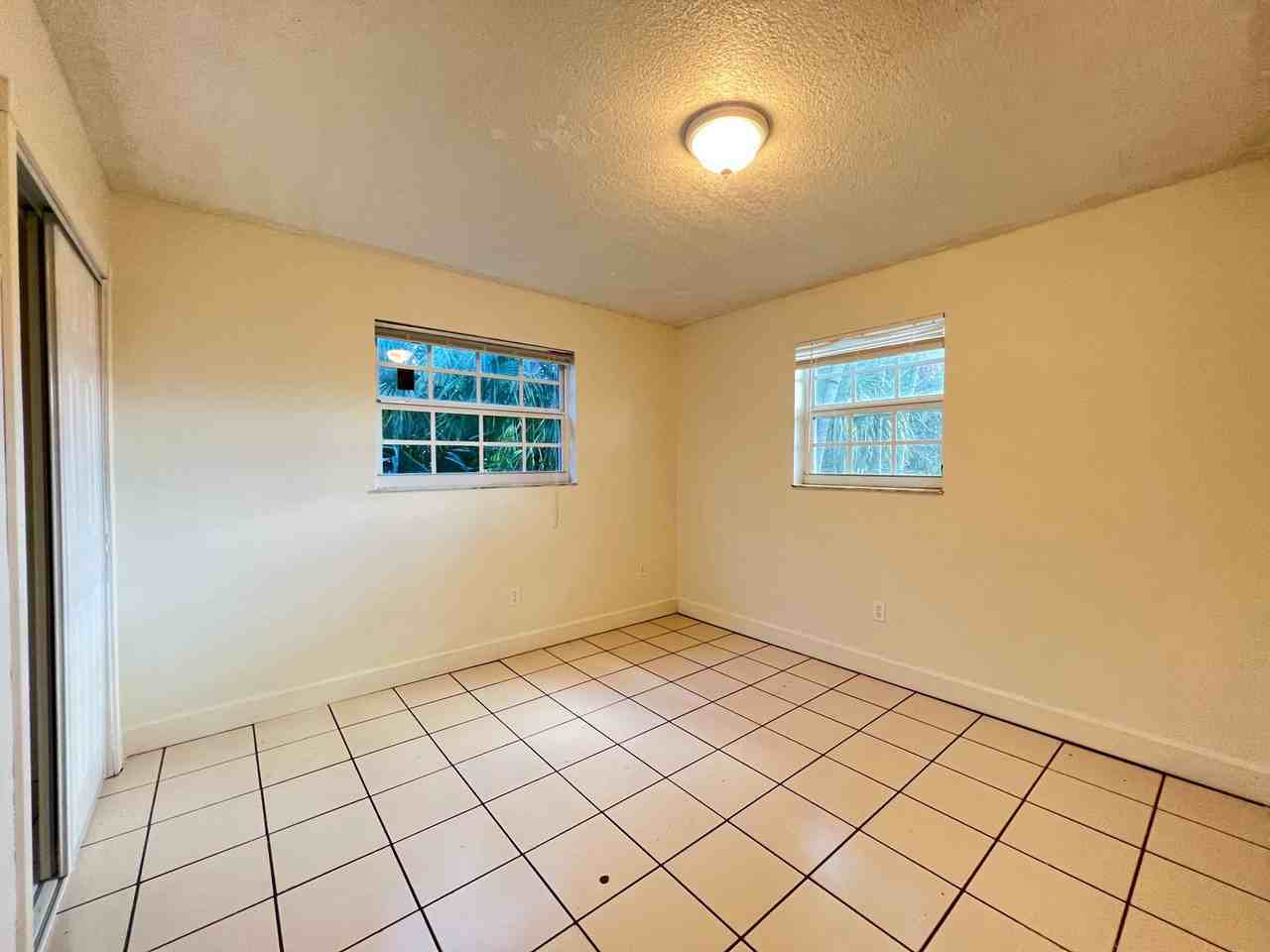 2448 Sw 42nd Ter - Photo 5 of 9