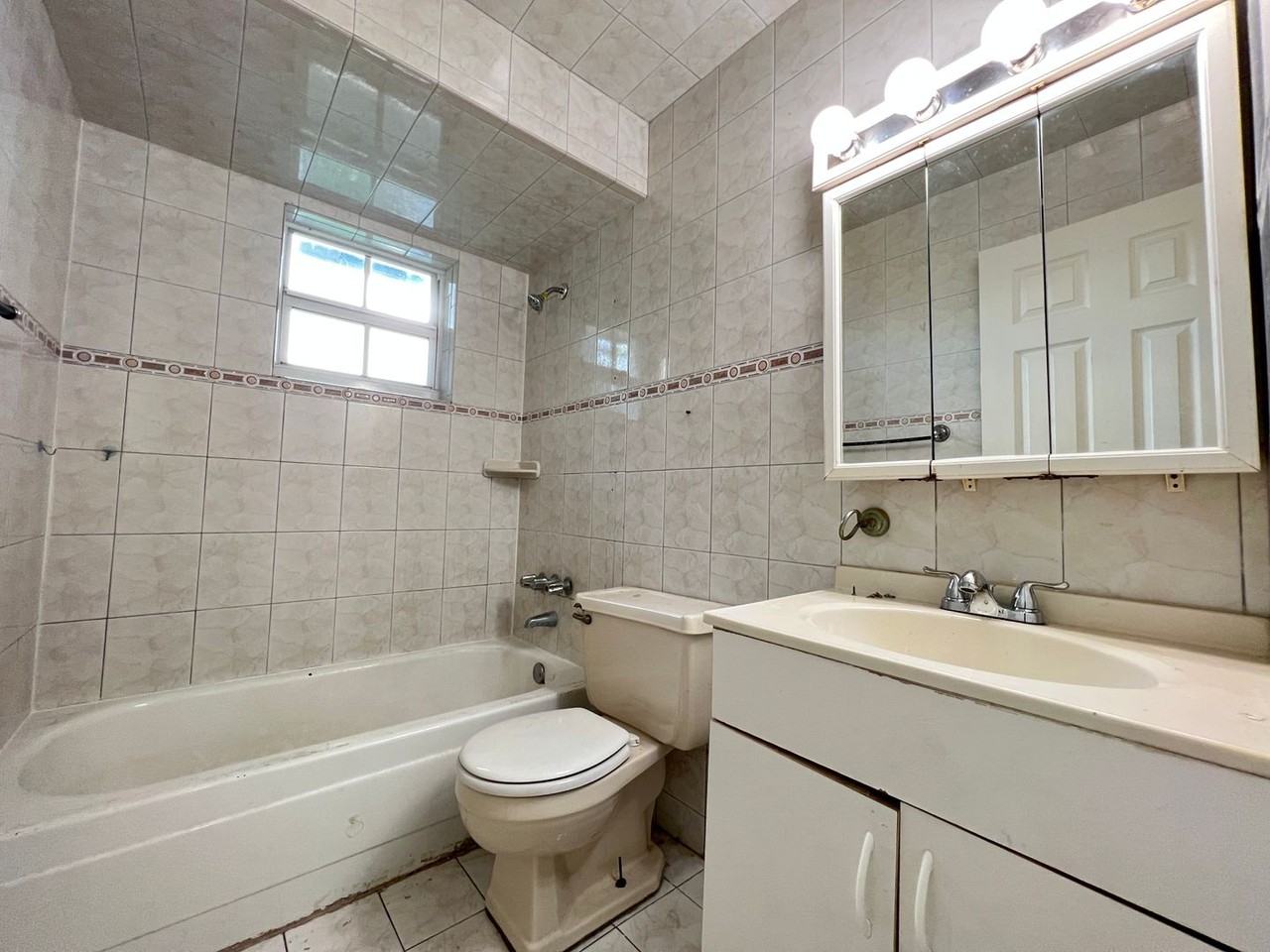 2448 Sw 42nd Ter - Photo 6 of 9