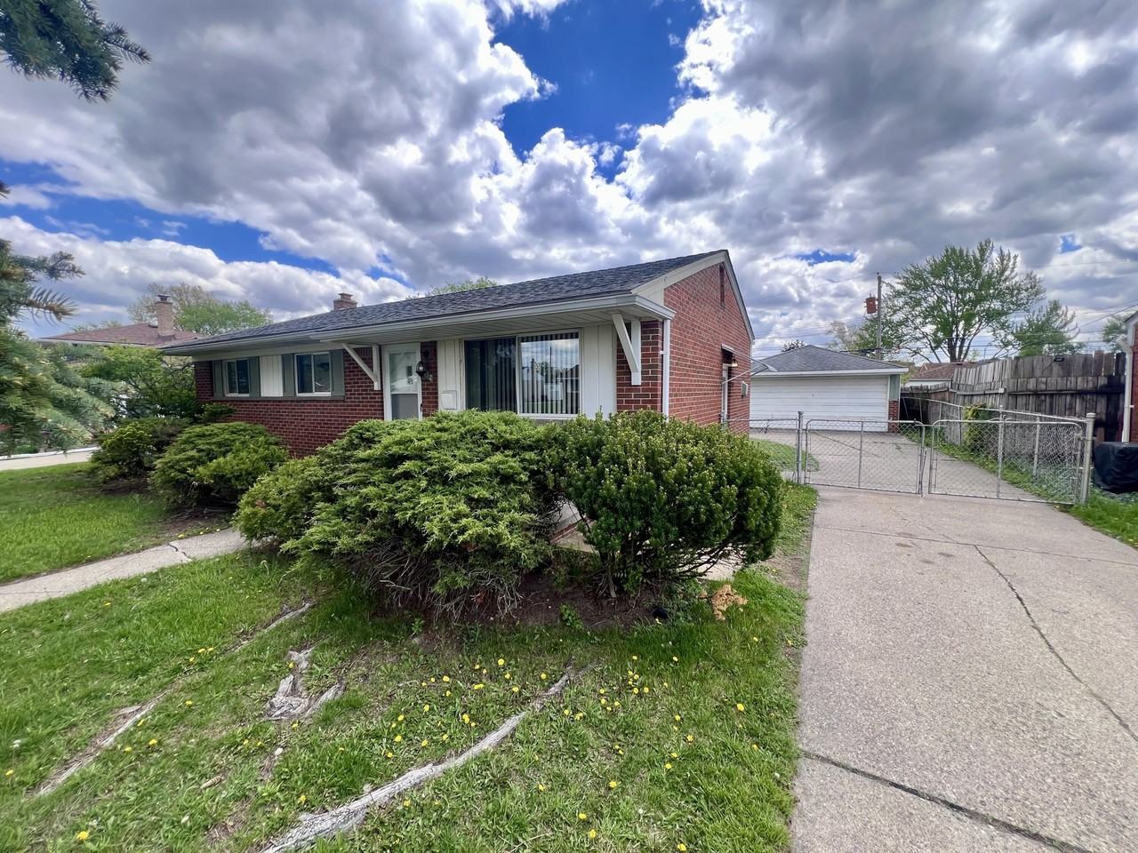 2252 Winston Dr - Photo 2 of 19