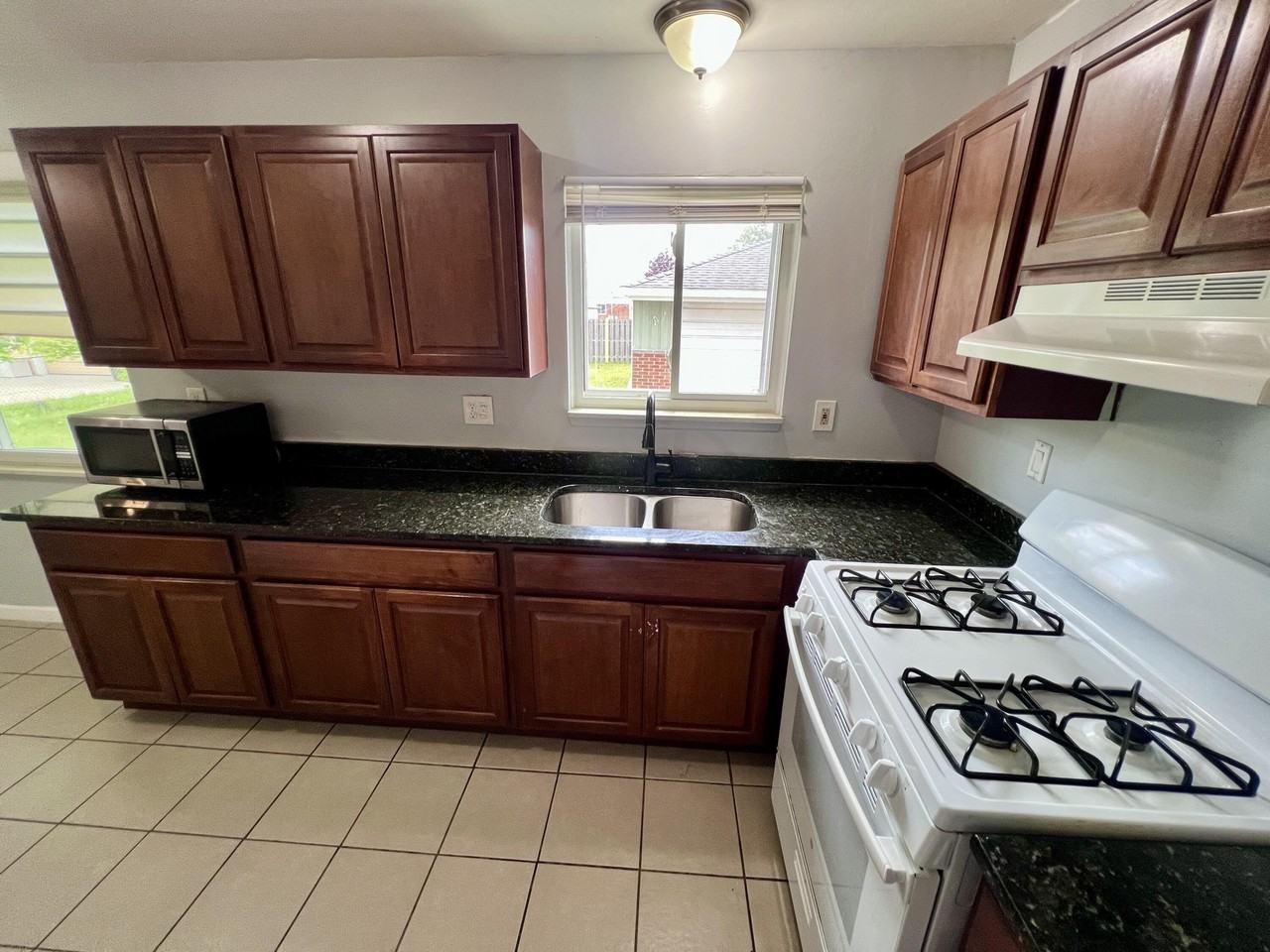 2252 Winston Dr - Photo 6 of 19