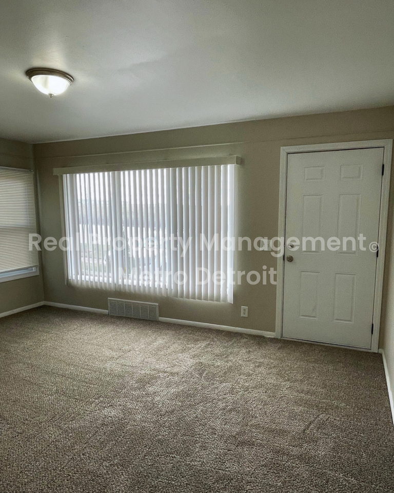 1173 Featherstone Rd - Photo 2 of 14