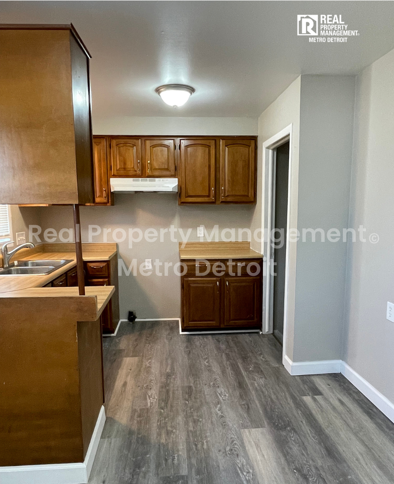 1173 Featherstone Rd - Photo 4 of 14