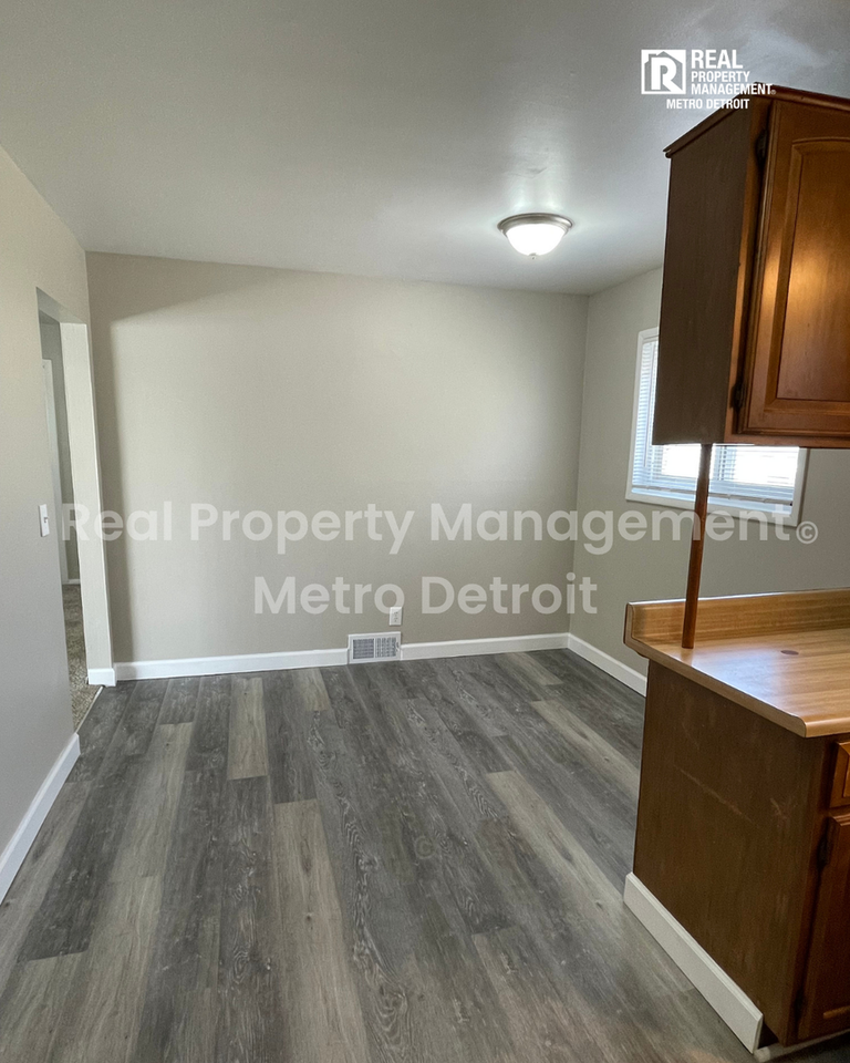 1173 Featherstone Rd - Photo 5 of 14