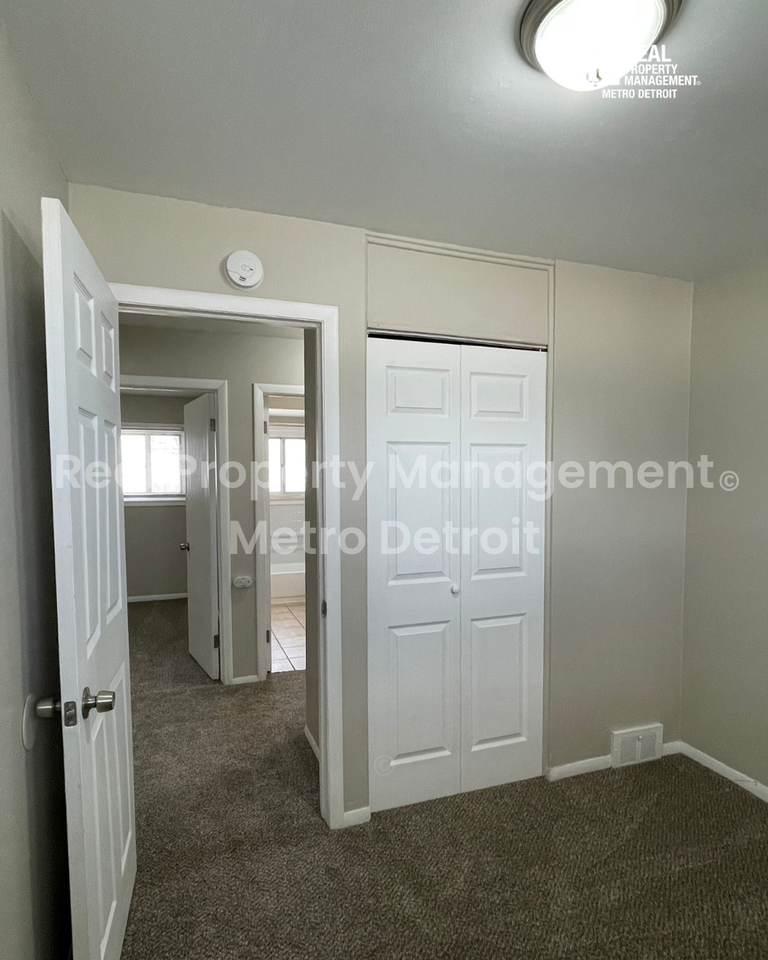 1173 Featherstone Rd - Photo 7 of 14