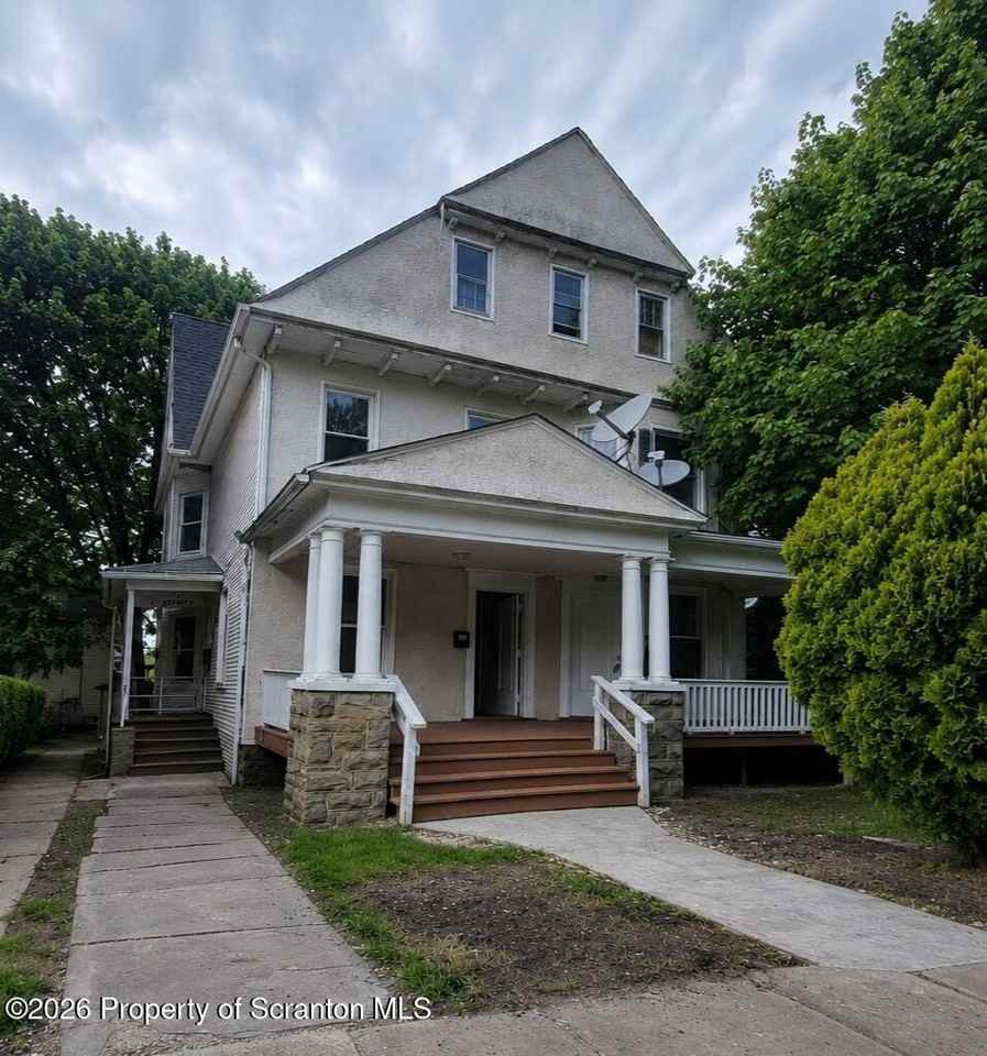 805 Monroe Ave #1