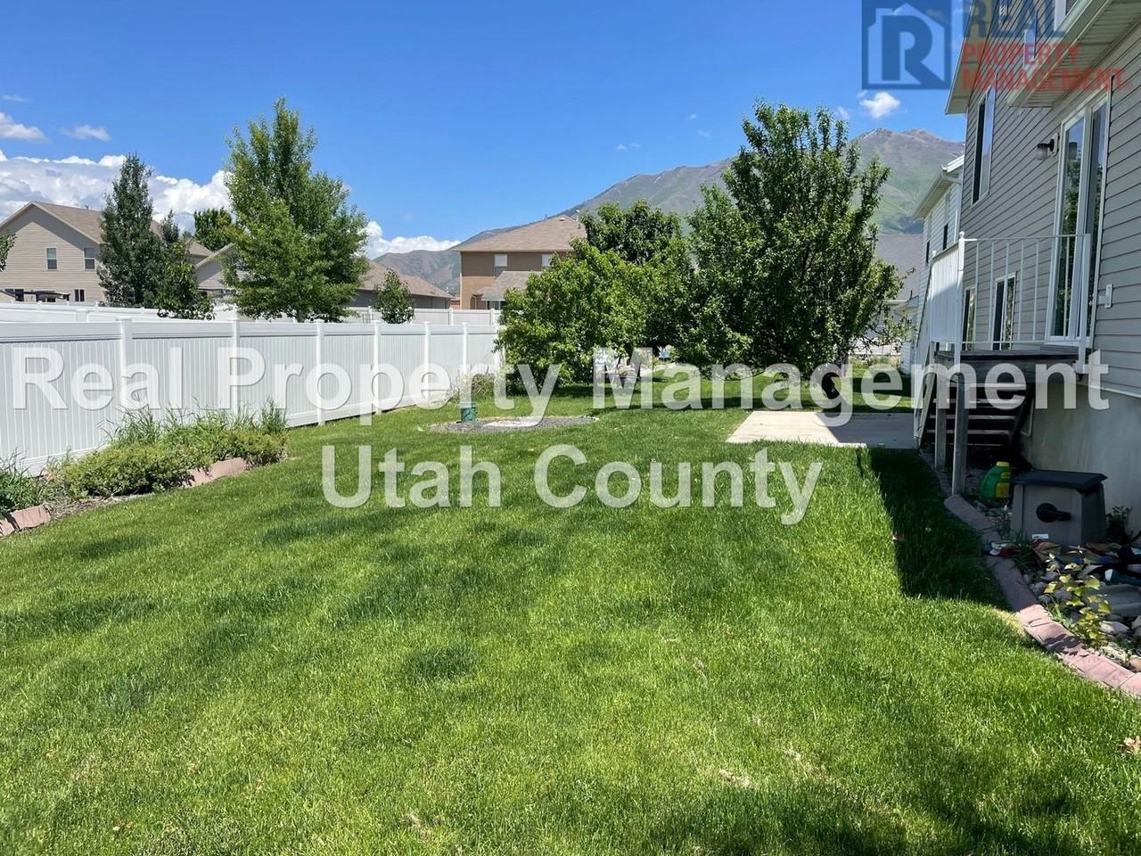 2067 E 1400 S - Photo 4 of 26
