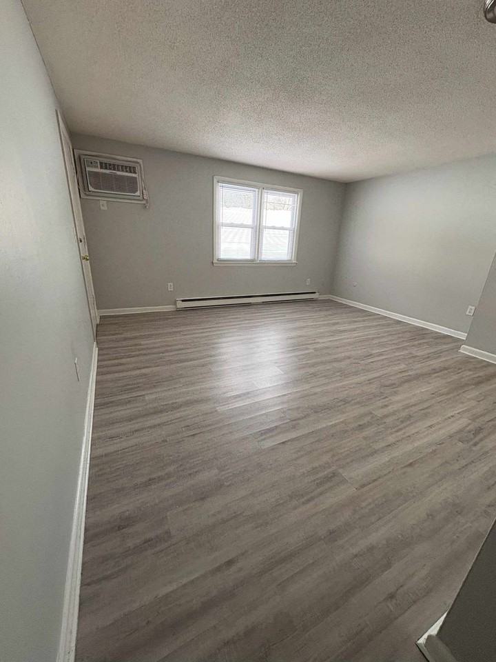 Mountain View Apartments - Photo 3 of 4