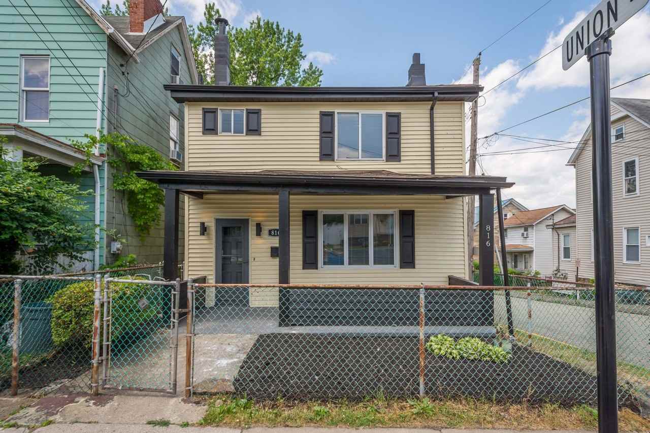 816 1st St - Photo 4 of 21