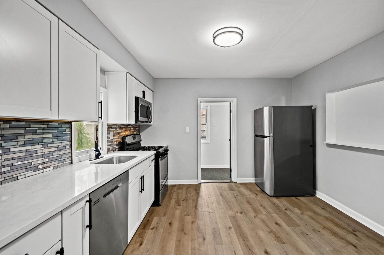 816 1st St - Photo 6 of 21