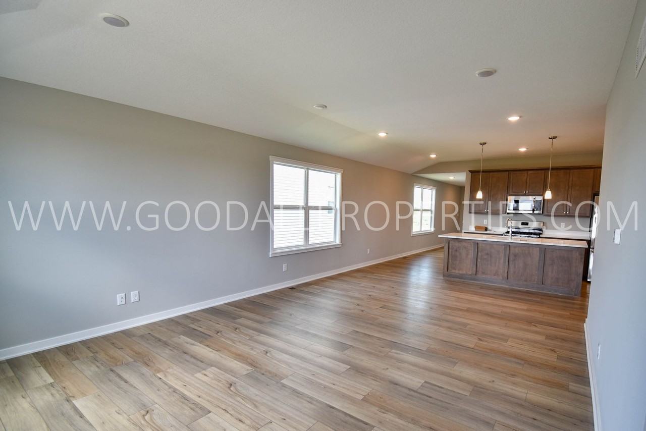 1100 Nw Yorktown Dr - Photo 2 of 29