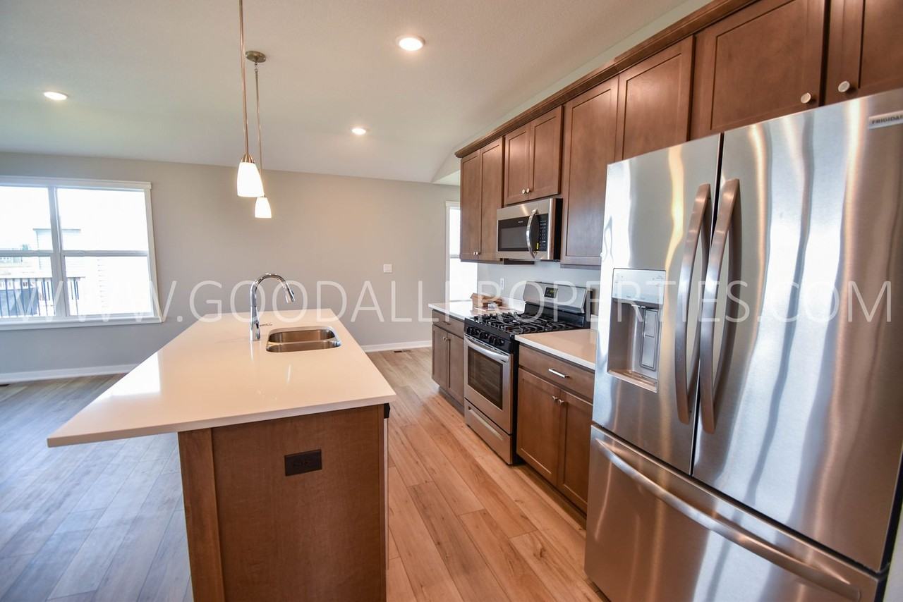 1100 Nw Yorktown Dr - Photo 4 of 29