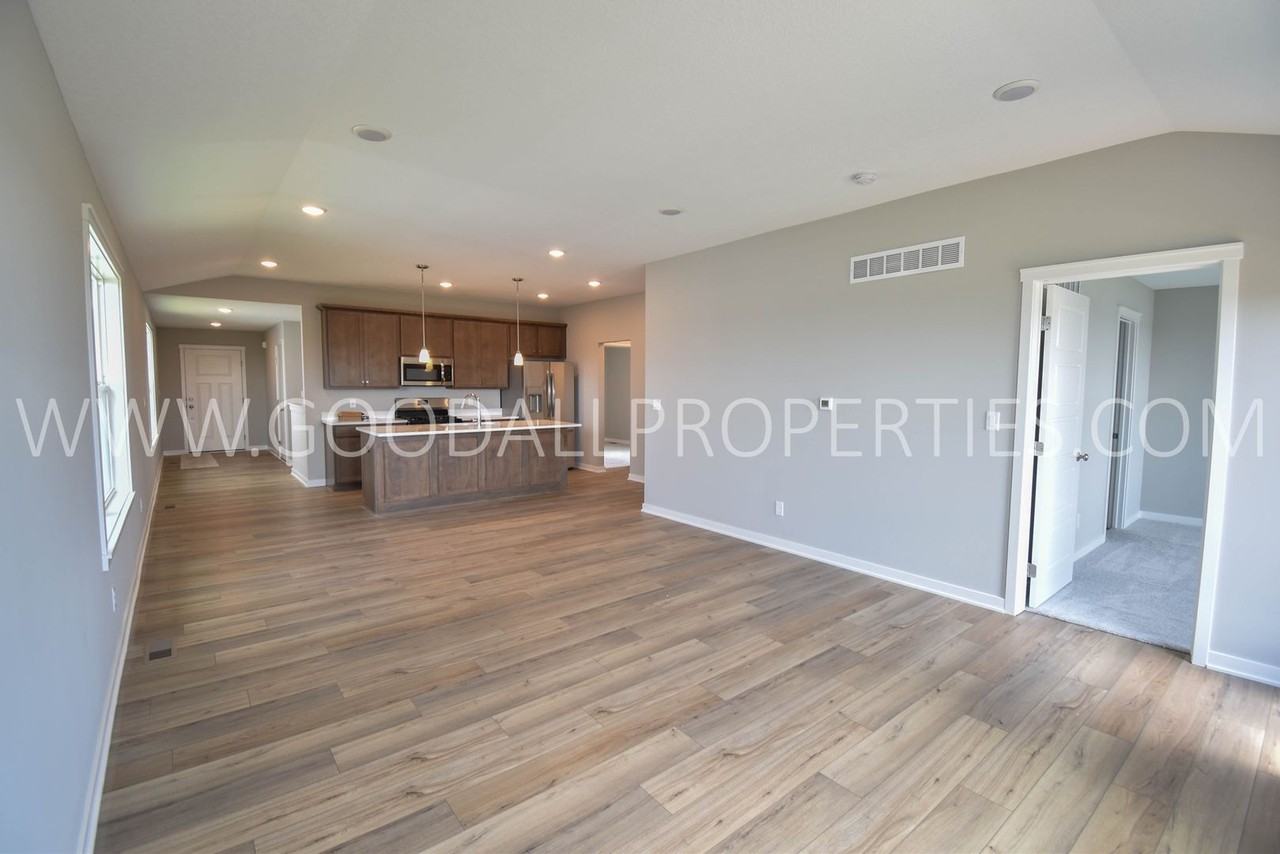 1100 Nw Yorktown Dr - Photo 5 of 29