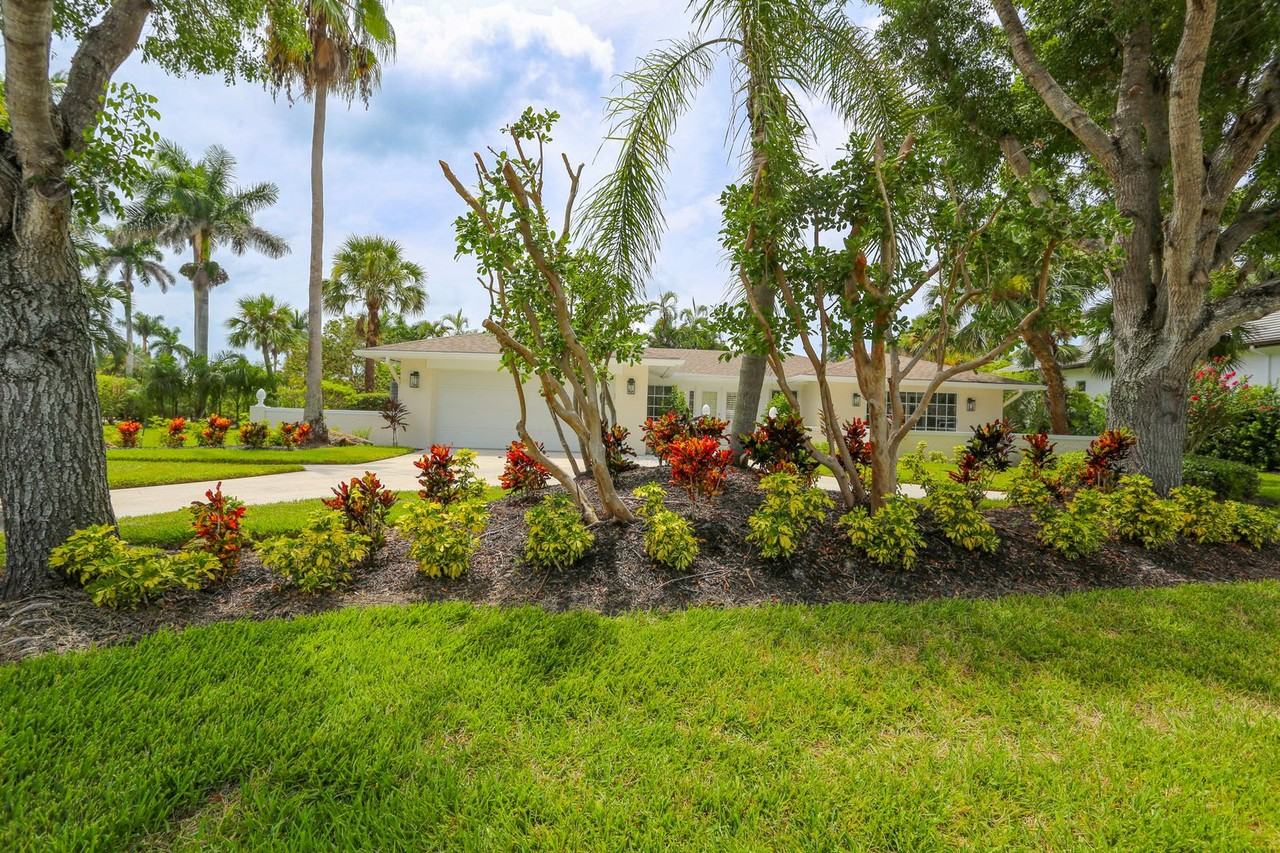 2901 Crayton Rd - Photo 4 of 50