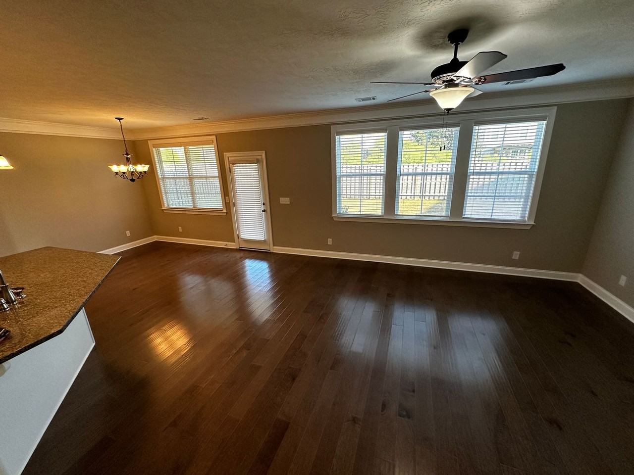977 Glenhaven Dr - Photo 2 of 14