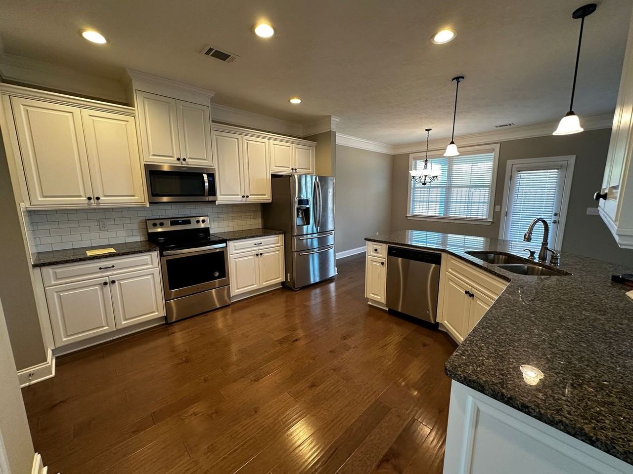 977 Glenhaven Dr - Photo 3 of 14