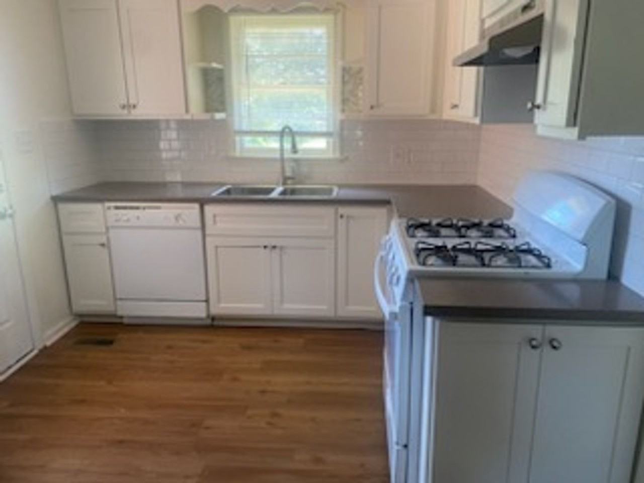 4025 Acacia Dr - Photo 2 of 10
