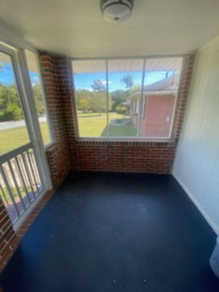 4025 Acacia Dr - Photo 3 of 10